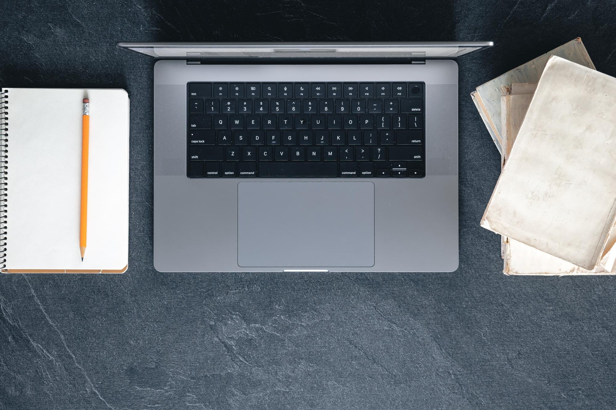 Alat ketik/laptop administratif